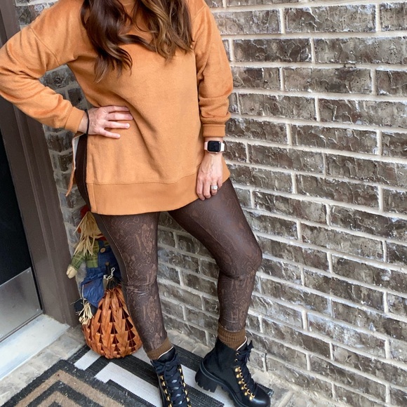 SPANX® Snake Print Faux Leather Leggings
BROWN SNAKESKIN, Size L - Picture 8 of 8